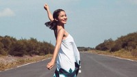 Putri Marino sempat khawatir lho saat pertama kali harus melompat dari papan loncat indah dengan ketinggian 10 meter. (dok. Istagram/putrimarino)