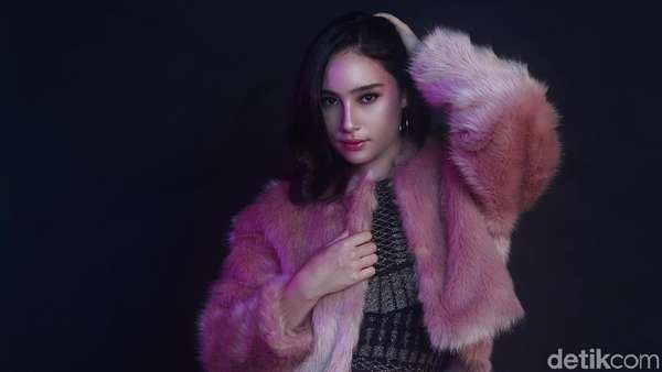Beauty in Pink, Tatjana Saphira Celeb of The Month Bulan Ini Beauty in Pink, Tatjana Saphira Celeb of The Month Bulan Ini