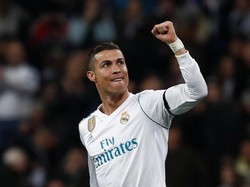 1. Cristiano Ronaldo (32 tahun). Pemain Portugal yang membela klub Real Madrid ini meraih Ballon dOr 2017 berkat 946 poin dari para jurnalis sepakbola di Eropa. (Foto: Juan Medina/Reuters)