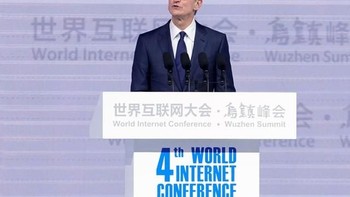 Menurut Cook, tema konferensi ini -- pengembangan ekonomi digital untuk keterbukaan -- sejalan dengan pandangan Apple. Meski ironisnya, menurut Cook, Apple dipaksa untuk menghapus aplikasi VPN dari dalam App Store-nya. Foto: Reuters