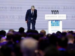 CEO Apple, CEO Google, dan CEO Xiaomi Tampil Sepanggung