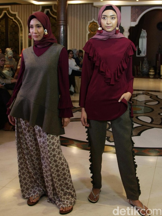 Rancangan busana muslim terbaru dari creative director brand SUQMA, Jenahara Nasution, yang mengusung tema Djellaba, bertempat di Rumah Maroko, Menteng, Jakarta. [6/12/2017]. Foto: Mohammad Abduh/Wolipop