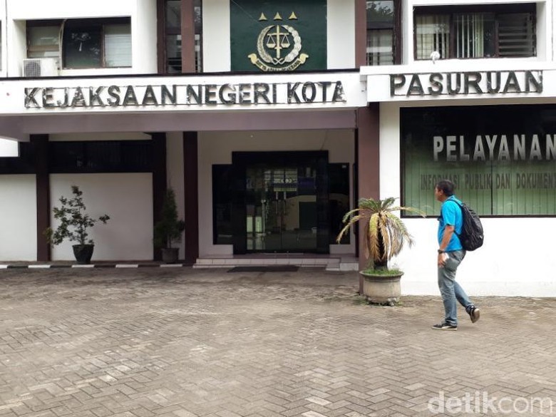 Diduga Korupsi Sewa Lahan, Mantan Pejabat Kota Pasuruan Ditahan Diduga Korupsi Sewa Lahan, Mantan Pejabat Kota Pasuruan Ditahan