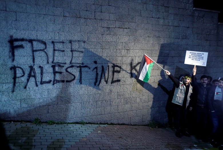 Muslim dan Nasrani Palestina Bersatu Melawan Trump Muslim dan Nasrani Palestina Bersatu Melawan Trump