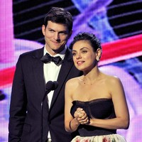 Mila Kunis dan Ashton Kutcher adalah orangtua yang paling terkenal di Hollywood. Setelah memiliki putri, Wyatt Isabelle Kutcher, Kunis mengambil keputusan untuk beristirahat dari sorotan dunia hiburan dan tinggal di rumah untuk menjaga anaknya, sebelum akhirnya kembali berakting setelah anaknya sudah lebih besar. Foto: Jesse Grant/Getty Images