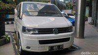 Selain itu, sebuah mobil VW Caravele bernopol F 805 FT milik tersangka yang terparkir di halaman Bareskrim juga akan dibawa.