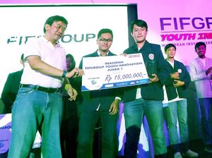 FIF Serahkan Penghargaan Juara Kompetisi Ide Bisnis