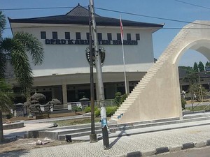 Tugu Demokrasi Mirip Tangga Freemasonry, Ketua DPRD Minta Maaf