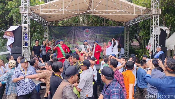 Serunya Saat Ratusan Kades di Jabar Belajar Permainan Tradisional - Permainan Tradisional Daerah Jawa Timur