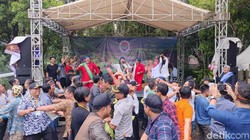 Serunya Saat Ratusan Kades di Jabar Belajar Permainan Tradisional