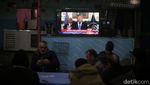 Potret Warga Palestina Tonton Pernyataan Resmi Trump soal Yerusalem