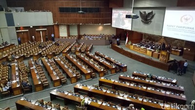 Foto: Kursi Paripurna DPR Kosong Melompong Pong Pong