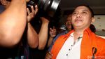 Foto: Tiba di Kejari Depok, Bos First Travel Girang Banget