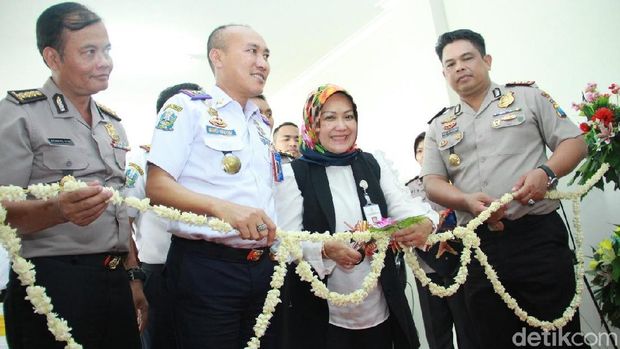 Menengok Gerai SIM Samsat Terminal Plus Pertama di Indonesia