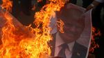 Foto Trump Dibakar dan Diinjak-injak di Gaza