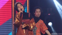 Fatin terlihat menghayati saat tampil di atas panggung. Foto: Fatin Shidqia Lubis (Ismail/detikHOT)