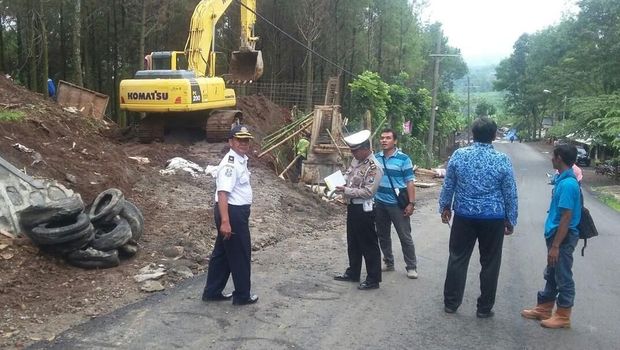 Pembangunan jalur penyelamat ini ditargetkan tuntas akhir Desember 2017