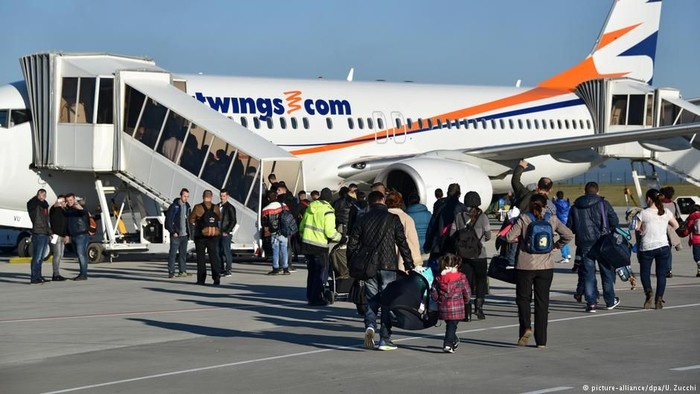 Pilot Jerman Tolak Terbangkan Pencari Suaka yang Dideportasi