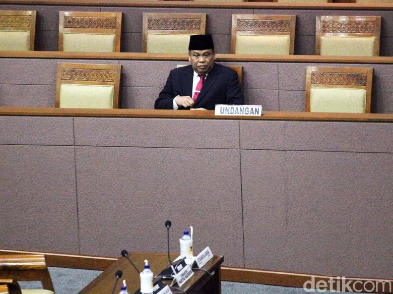 Komisi III Jelaskan Pertemuan dengan Ketua MK di Hotel Midplaza Komisi III Jelaskan Pertemuan dengan Ketua MK di Hotel Midplaza