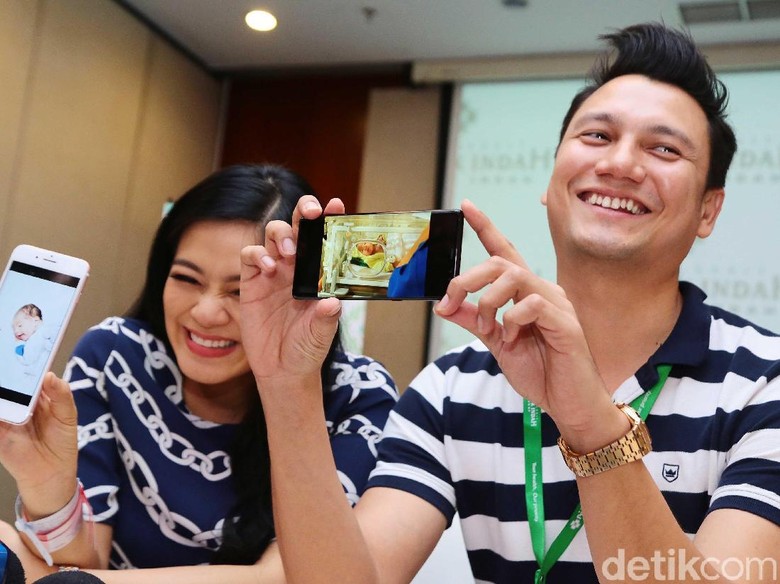 Titi Kamal Melahirkan Anak Kedua, Christian Sugiono Ingin Ajak ke Bali Titi Kamal Melahirkan Anak Kedua, Christian Sugiono Ingin Ajak ke Bali