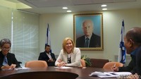 Foto mendiang Perdana Menteri Isral Yitzhak Rabin di ruang kerja anggota Parlemen Israel Tzipi Livni ( Foto: Pool)