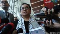Saat pembukaan Bali Democracy Forum, Menlu RI Retno Marsudi menyatakan Indonesia mengutuk pernyataan Presiden AS Donald Trump. Retno juga memakai syal Palestina sebagai bentuk komitmen dukungan ke Palestina. (Tsarina Maharani/detikcom)