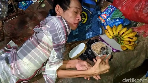 Sudah 50 Tahun Derita Lumpuh, Kasnadi di Rembang Hidup Sebatang Kara