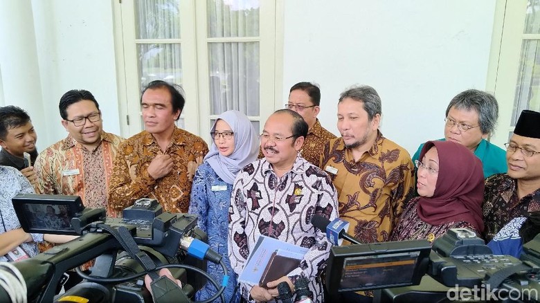 Temui Jokowi, Ombudsman Laporkan Tugas Setahun Temui Jokowi, Ombudsman Laporkan Tugas Setahun