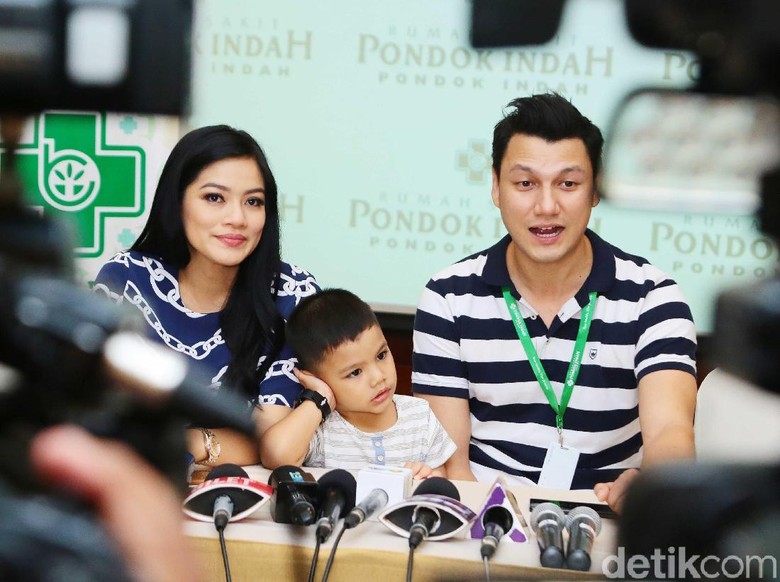 Ikut Titi Kamal Kerja di Luar Negeri, Anak Terpaksa Bolos Sekolah Ikut Titi Kamal Kerja di Luar Negeri, Anak Terpaksa Bolos Sekolah