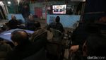 Potret Warga Palestina Tonton Pernyataan Resmi Trump soal Yerusalem