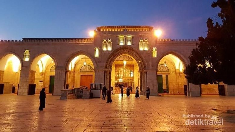 Pasukan Israel Serang Jemaah di Masjid Al-Aqsa Pasukan Israel Serang Jemaah di Masjid Al-Aqsa