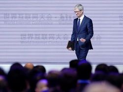 CEO Apple, CEO Google, dan CEO Xiaomi Tampil Sepanggung