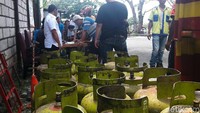 Sementara di beberapa wilayah di kawasan Bogor pun terjadi kelangkaan gas melon ini. Sehingga para pengecer kebingungan mencari stok gas 3 kg ini. Foto: Farhan