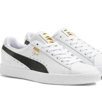 Another classic style fans, Scorpio. Pemilik zodiak ini suka gaya klasik yang ikonik. Cari sneakers dengan logo dan desain brand ikonik, seperti adidas Stan Smith dan Superstar atau Puma Suede Classic. Foto: Puma