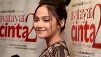 Senyuman manisnya bikin deg-degan. Pool/Noel/detikFoto.