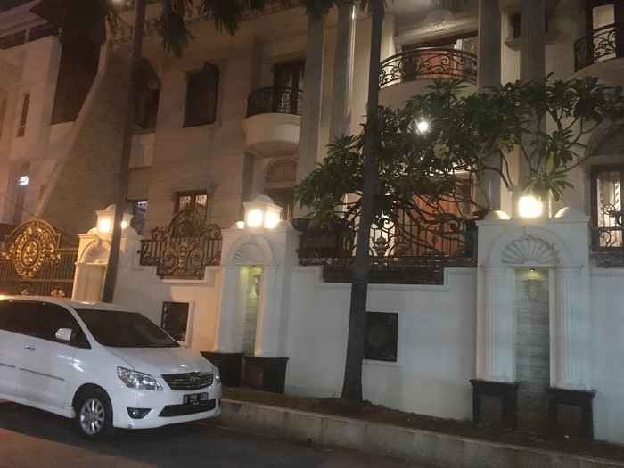 Puluhan Debt Collector Datangi Rumah Mewah di Jelambar