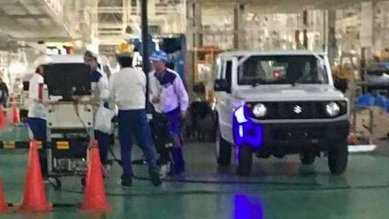 Bocor! Suzuki Produksi Jimny Terbaru, Ini Bocorannya Foto: Pool (drivespark) Bocor! Suzuki Produksi Jimny Terbaru, Ini Bocorannya Foto: Pool (drivespark)