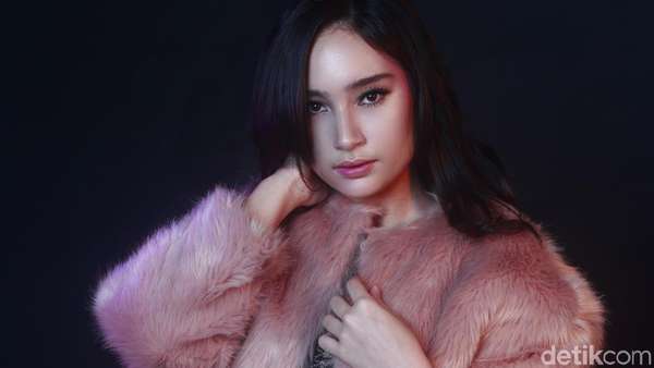 Beauty in Pink, Tatjana Saphira Celeb of The Month Bulan Ini Beauty in Pink, Tatjana Saphira Celeb of The Month Bulan Ini