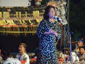 Menteri Susi Syukuran Tenggelamkan Kapal Asing di Rembang