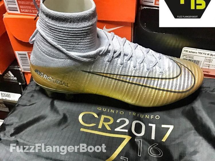Sepatu Spesial yang Bocorkan Ronaldo Menang Ballon dOr
