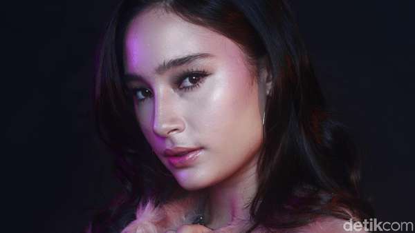 Beauty in Pink, Tatjana Saphira Celeb of The Month Bulan Ini Beauty in Pink, Tatjana Saphira Celeb of The Month Bulan Ini