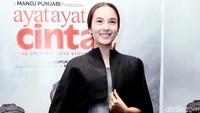 Chelsea Islan saat ditemui di acara gala premiere film Ayat Ayat Cinta 2 di Plaza Indonesia XXI, Jakarta Pusat pada Rabu (6/12) malam. Pool/Ismail/detikFoto.