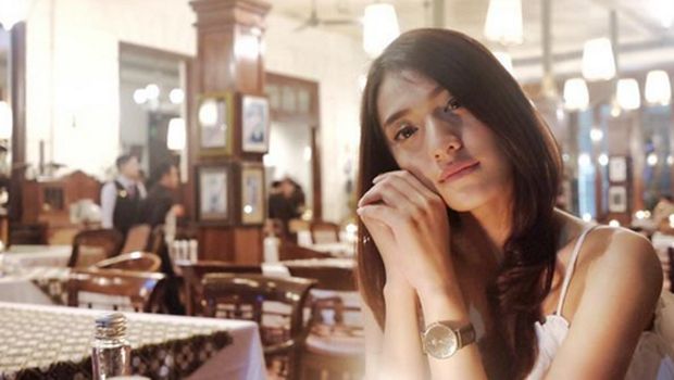 Anissa Aziza, kekasih Raditya Dika.