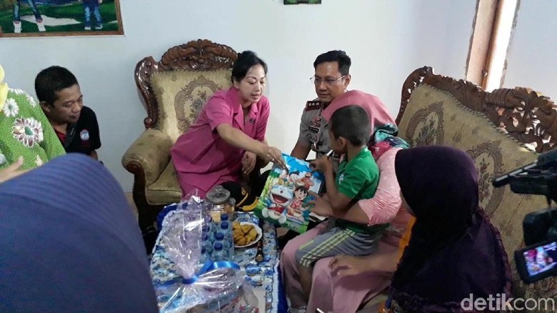 Ini yang Dilakukan Polisi dan LPA untuk Bocah Korban Cakaran Monyet Ini yang Dilakukan Polisi dan LPA untuk Bocah Korban Cakaran Monyet