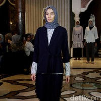Rancangan busana muslim terbaru dari creative director brand SUQMA, Jenahara Nasution, yang mengusung tema Djellaba, bertempat di Rumah Maroko, Menteng, Jakarta. [6/12/2017]. Foto: Mohammad Abduh/Wolipop