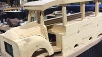 Tradisi peti beragam bentuk ini masih bertahan sampai sekarang (Kane Kwei Carpentry Works/Facebook)