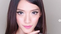Anissa Aziza juga mengawali karier di dunia hiburan. Jika Radit mengawali karier sebagai penulis, Aziza bermain dalam sinetron. Foto: Instagram/anissaaziza