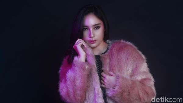 Beauty in Pink, Tatjana Saphira Celeb of The Month Bulan Ini Beauty in Pink, Tatjana Saphira Celeb of The Month Bulan Ini
