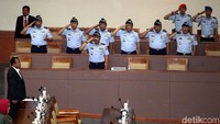Prosesi selanjutnya adalah pengukuhan Marsekal Hadi sebagai Panglima TNI. Marsekal Hadi akan dilantik oleh Presiden Jokowi.