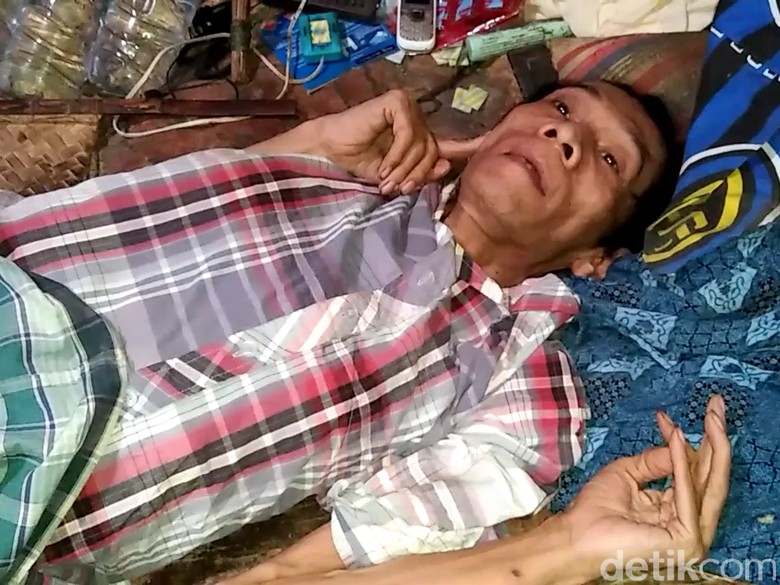 50 Tahun Derita Lumpuh, Kasnadi Hanya Berteman Gambar Foto Model 50 Tahun Derita Lumpuh, Kasnadi Hanya Berteman Gambar Foto Model